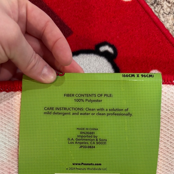 Peanuts Snoopy Christmas Holiday Red Accent Rug 26" x 38" NWT - Picture 3 of 3